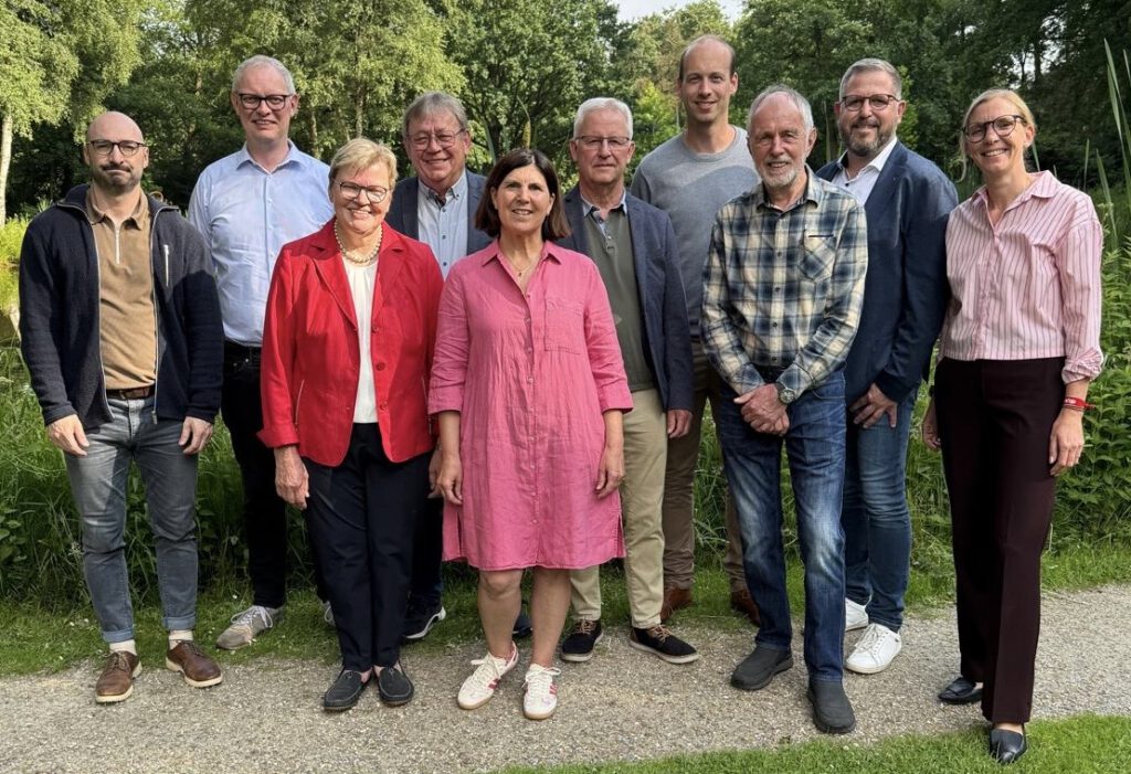 Von links: Mattis Ballweg, Jürgen Hespe, Maria Hogeback, Wilfried Thunert, Heidi Burmann, Heino de Buhr, Sören Wewer, Hans Meyer, Dennis Löschen und Bürgermeisterkandidatin für die SPD Friesoythe Melanie Buhr
